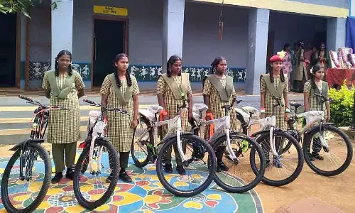 सरकारी स्कूल में साइकिल लाइब्रेरी; ट्रांसपोर्टेशन की समस्या का नया समाधान