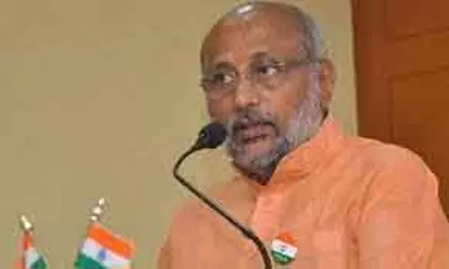 VP ने स्टूडेंट्स से AI में आ रही रुकावटों के बीच मज़बूत बने रहने की अपील की VP ने स्टूडेंट्स से AI में आ रही रुकावटों के बीच मज़बूत बने रहने की अपील की