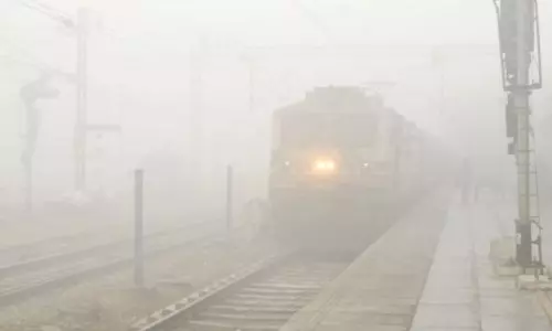 Kolkata: दक्षिण बंगाल में धुंध का खतरा, मौसम विभाग अलर्ट Kolkata: दक्षिण बंगाल में धुंध का खतरा, मौसम विभाग अलर्ट