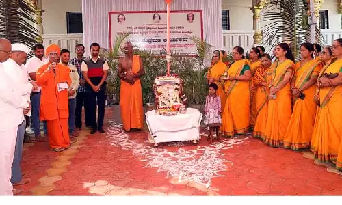 महान आत्माएं जो दुनिया के कल्याण के लिए पैदा हुईं: Basavashrama के सिद्धारुधा शरण महान आत्माएं जो दुनिया के कल्याण के लिए पैदा हुईं: Basavashrama के सिद्धारुधा शरण