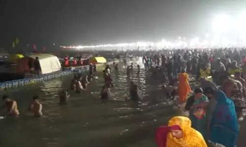 Farrukhabad: लाखों श्रद्धालुओं ने पौष पूर्णिमा पर किया पवित्र स्नान