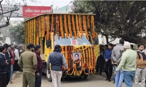 Bareilly: योगी आदित्यनाथ ने दिवंगत विधायक को किया याद, परिजनों को सांत्वना Bareilly: योगी आदित्यनाथ ने दिवंगत विधायक को किया याद, परिजनों को सांत्वना