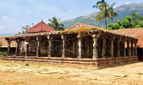 Kerala : कोऑपरेटिव बैंक ने थिरुनेल्ली मंदिर के जमा 7.28 करोड़ लौटाए Kerala : कोऑपरेटिव बैंक ने थिरुनेल्ली मंदिर के जमा 7.28 करोड़ लौटाए
