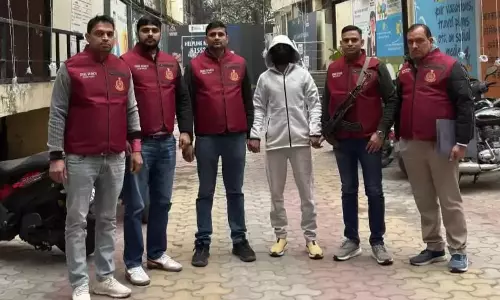 New Delhi: पुलिस ने अंतरराज्यीय हथियार तस्करी के गुर्गे को दबोचा New Delhi: पुलिस ने अंतरराज्यीय हथियार तस्करी के गुर्गे को दबोचा
