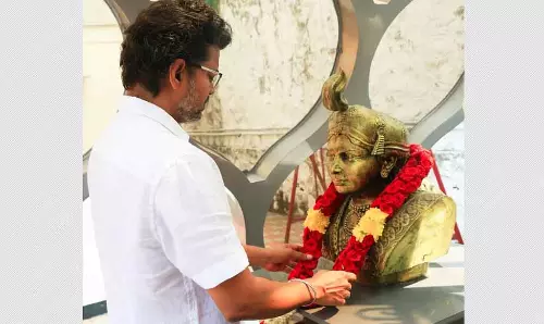 Tamil Nadu : वेलु नाचियार के जन्मदिन पर थवेगा नेता विजय ने श्रद्धांजलि दी