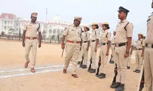 मेडक के एडिशनल एसपी महेंद्र ने पुलिस को Physical Fitness पर सुझाव दिए मेडक के एडिशनल एसपी महेंद्र ने पुलिस को Physical Fitness पर सुझाव दिए
