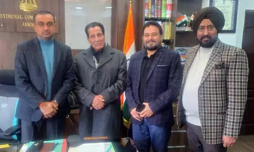 Chib, घारू, टोनी ने डिव कमिश्नर से मुलाकात की, पीर बाबा जमीन घोटाले की जांच की मांग की