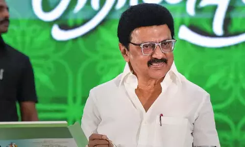 तमिलनाडु के CM ने सरकारी कर्मचारियों के लिए नई सुनिश्चित पेंशन योजना की घोषणा की