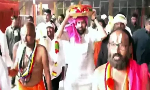 आंध्र प्रदेश के Deputy CM पवन कल्याण ने कोंडागट्टू अंजन्ना मंदिर में विशेष पूजा-अर्चना की आंध्र प्रदेश के Deputy CM पवन कल्याण ने कोंडागट्टू अंजन्ना मंदिर में विशेष पूजा-अर्चना की