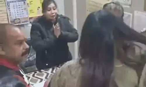 उल्टा हो रहा नशा मुक्ति सेंटर में, नशा सेवन कर रहे मरीज