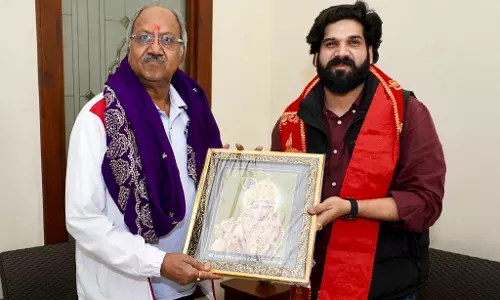 श्री खाटू श्याम मंदिर के पुजारी ने की MP बृजमोहन अग्रवाल से मुलाकात श्री खाटू श्याम मंदिर के पुजारी ने की MP बृजमोहन अग्रवाल से मुलाकात