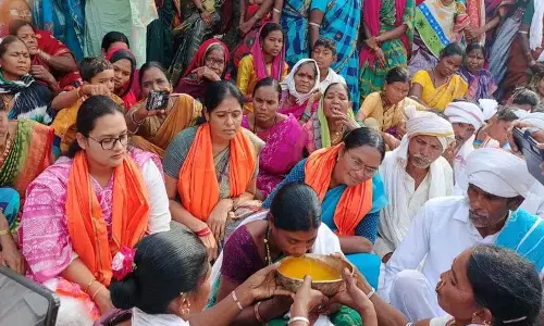 Khandev महोत्सव शुरू, एक महिला ने पी लिया ढाई किलो तिल का तेल