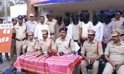 Fake Gold चोरों के अंतरराज्यीय गिरोह को गिरफ्तार किया गया Fake Gold चोरों के अंतरराज्यीय गिरोह को गिरफ्तार किया गया