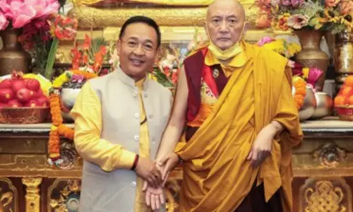 Chief Minister गोले ने गया का दौरा किया, महाबोधि मंदिर में पूजा-अर्चना की
