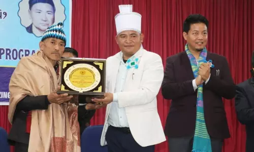 इंद्र कुमार लिंबू, Ashok कुमार त्सोंग को चेमजोंग अवॉर्ड से सम्मानित किया गया इंद्र कुमार लिंबू, Ashok कुमार त्सोंग को चेमजोंग अवॉर्ड से सम्मानित किया गया