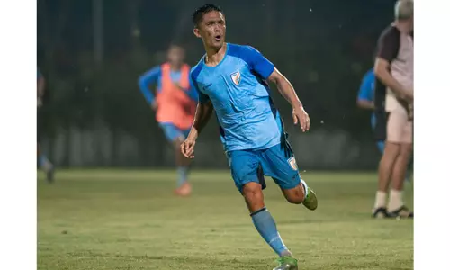 भारतीय और विदेशी फुटबॉल सितारों ने FIFA से हस्तक्षेप की मांग की