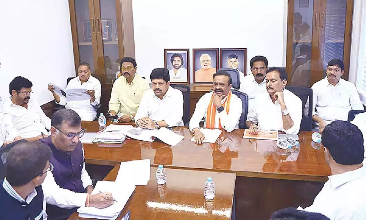 सड़क विस्तार की योजना से बंदरगाह और उद्योगों को जोड़ा जाएगा: Minister Kollu सड़क विस्तार की योजना से बंदरगाह और उद्योगों को जोड़ा जाएगा: Minister Kollu