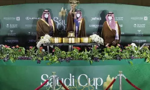 Saudi Cup 2026: फॉरएवर यंग फिर से खिताब की रेस में सबसे आगे Saudi Cup 2026: फॉरएवर यंग फिर से खिताब की रेस में सबसे आगे