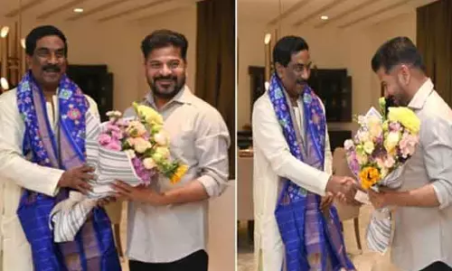 विवादों में Revanth Reddy: पत्रकार के घर जाकर न्यू ईयर विश करने पर घिरे सीएम विवादों में Revanth Reddy: पत्रकार के घर जाकर न्यू ईयर विश करने पर घिरे सीएम