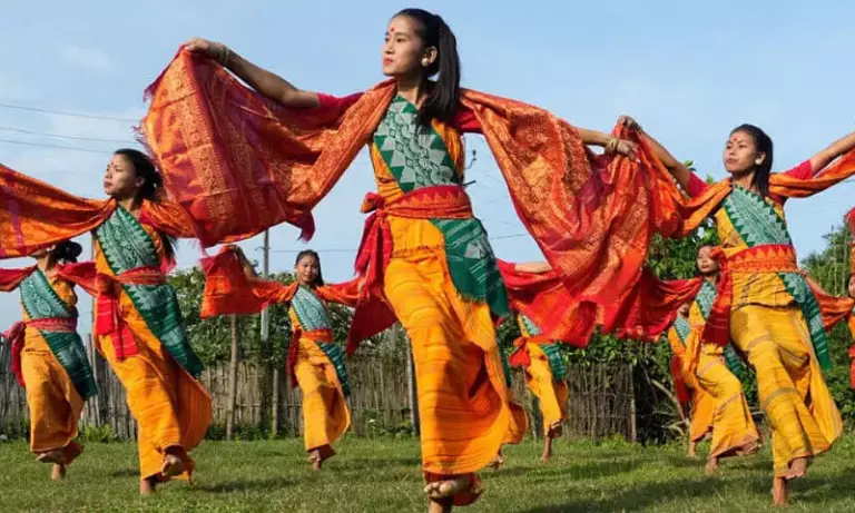 Guwahati में 17 जनवरी को 10,000 कलाकारों के साथ मेगा बागुरुम्बा परफॉर्मेंस होगा Guwahati में 17 जनवरी को 10,000 कलाकारों के साथ मेगा बागुरुम्बा परफॉर्मेंस होगा