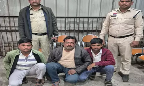 मिनीमाता चौक पर मारपीट, तीन आरोपी गिरफ्तार मिनीमाता चौक पर मारपीट, तीन आरोपी गिरफ्तार