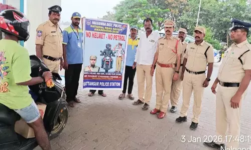 सड़क सुरक्षा के बारे में जागरूक होना चाहिए: SI मुनुगोटी रविंदर