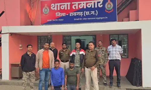 CG: महिला पुलिसकर्मी से मारपीट, पांच गिरफ्तार, दो फरार CG: महिला पुलिसकर्मी से मारपीट, पांच गिरफ्तार, दो फरार