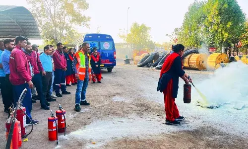 राष्ट्रीय सड़क सुरक्षा अभियान: चालकों और फील्ड स्टाफ को दिया आपातकालीन प्रशिक्षण राष्ट्रीय सड़क सुरक्षा अभियान: चालकों और फील्ड स्टाफ को दिया आपातकालीन प्रशिक्षण