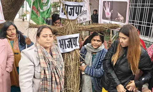 मंत्री के पति के बयान पर भड़का राजद, महिला प्रकोष्ठ ने निकाला विरोध प्रदर्शन मार्च
