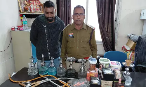 रायपुर में हुक्का पॉट और फ्लेवर के साथ आरोपी गिरफ्तार रायपुर में हुक्का पॉट और फ्लेवर के साथ आरोपी गिरफ्तार