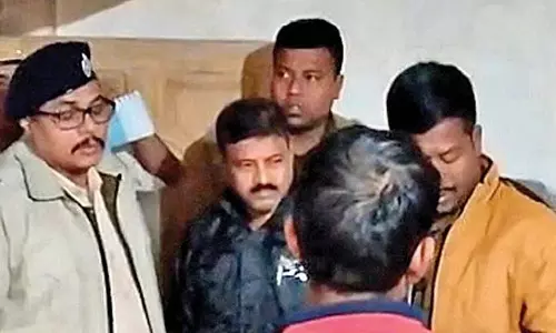Anti-Bengali भावना के कारण बनगांव से उत्तर प्रदेश के 16 निवासियों को निकाला गया Anti-Bengali भावना के कारण बनगांव से उत्तर प्रदेश के 16 निवासियों को निकाला गया