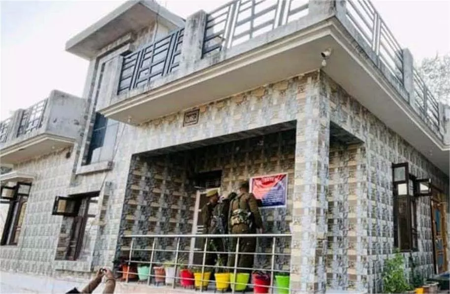 Jammu-Kashmir: पुलिस की बड़ी कार्रवाई, ड्रग तस्कर का रिहायशी मकान जब्त Jammu-Kashmir: पुलिस की बड़ी कार्रवाई, ड्रग तस्कर का रिहायशी मकान जब्त