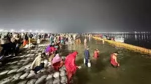 Prayagraj:माघ मेले का पहला दिन आज, त्रिवेणी संगम पर सुबह से ही आस्था की डुबकी लगा रहे श्रद्धालु Prayagraj:माघ मेले का पहला दिन आज, त्रिवेणी संगम पर सुबह से ही आस्था की डुबकी लगा रहे श्रद्धालु