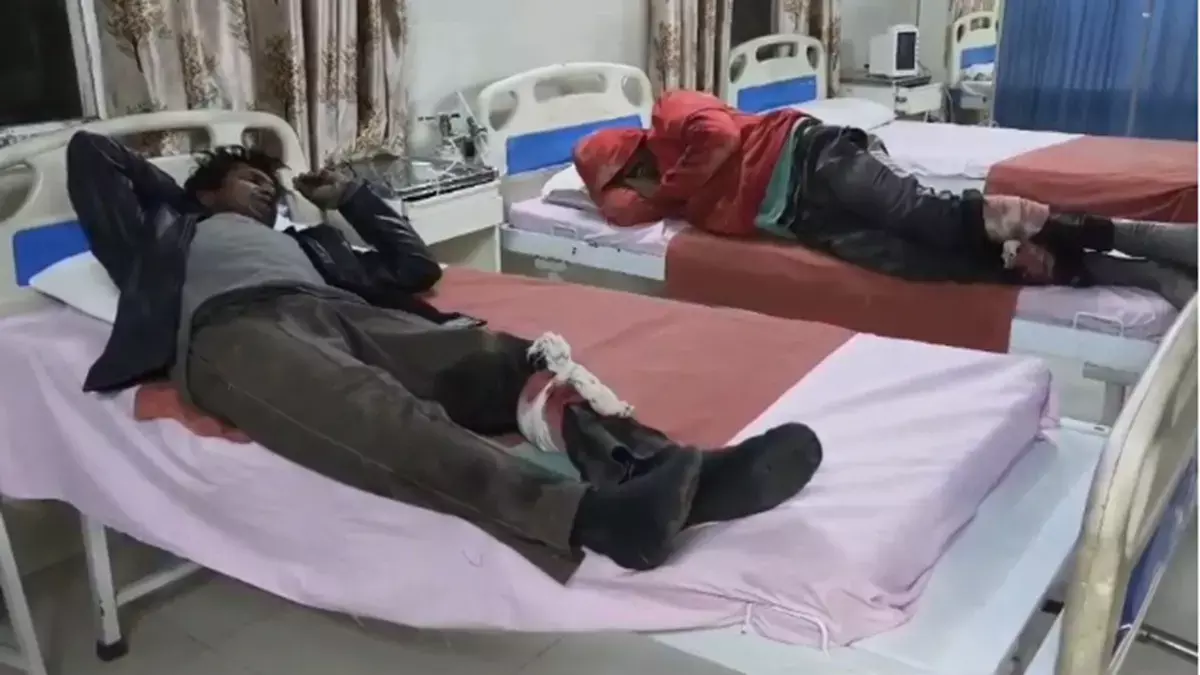 Bulandshahr: 4 साल की बच्ची से रेप और मर्डर के 2 आरोपियों को गोली मारी गई Bulandshahr: 4 साल की बच्ची से रेप और मर्डर के 2 आरोपियों को गोली मारी गई