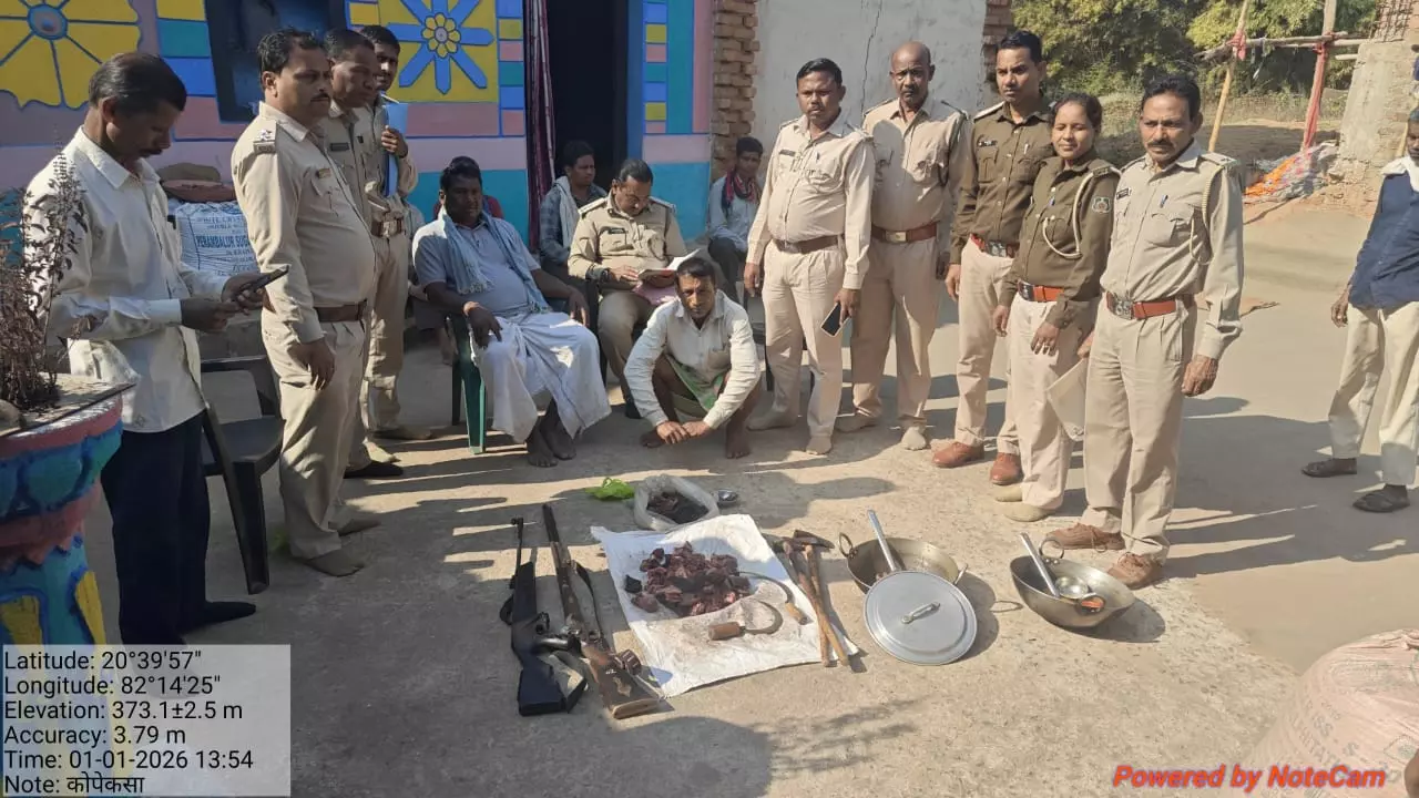 वन्यजीव का कच्चा मांस और हथियार जब्त, वन विभाग की बड़ी कार्रवाई वन्यजीव का कच्चा मांस और हथियार जब्त, वन विभाग की बड़ी कार्रवाई