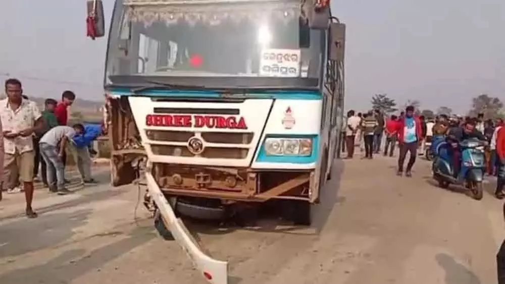 Bhubaneswar: सड़क दुर्घटना में तीन युवकों की जान गई Bhubaneswar: सड़क दुर्घटना में तीन युवकों की जान गई