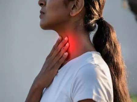 आयुर्वेद में बताई गई इन आदतों से गले को मिलेगा आराम, आवाज होगी मधुर आयुर्वेद में बताई गई इन आदतों से गले को मिलेगा आराम, आवाज होगी मधुर