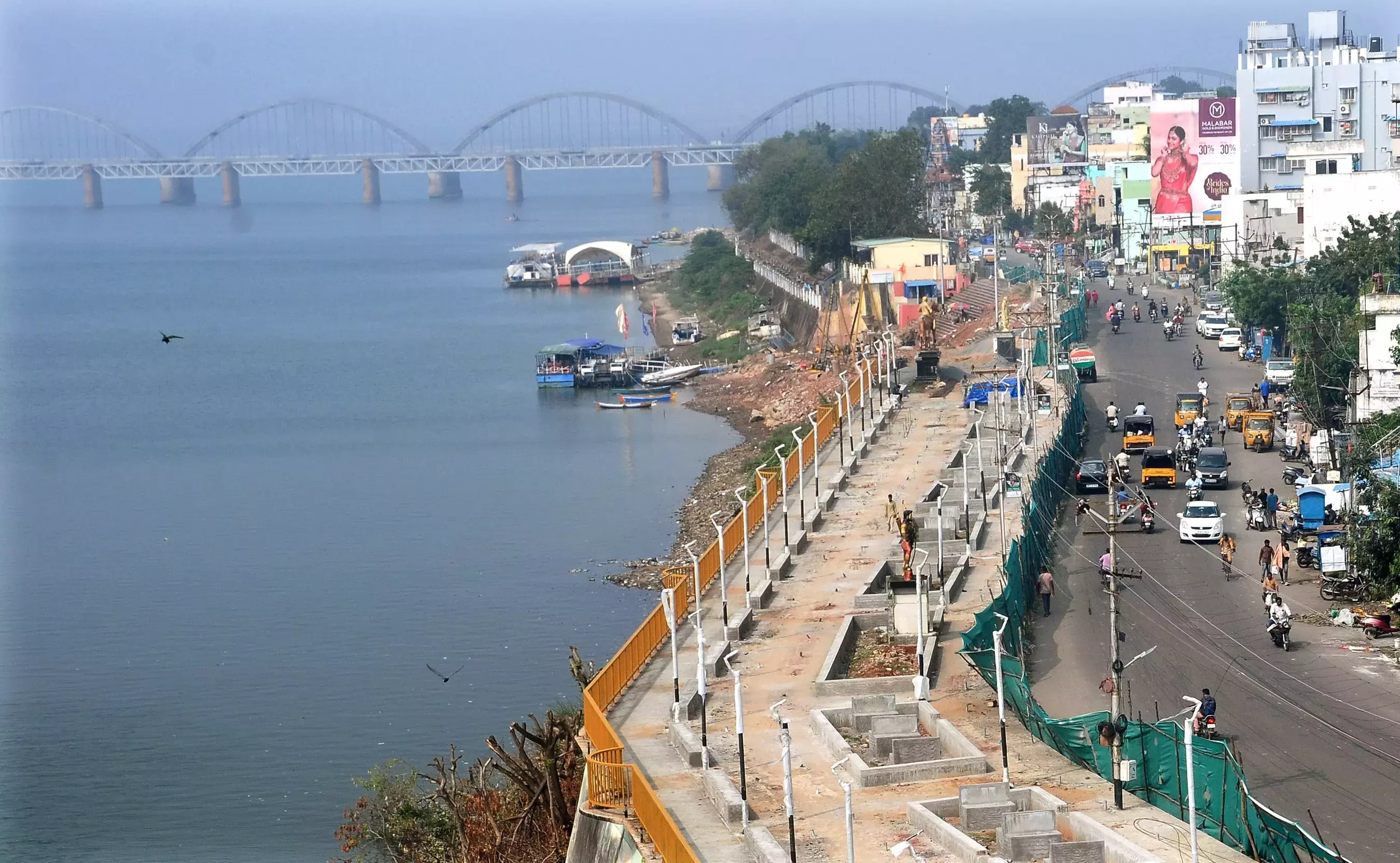 Andhra: अधिकारियों ने 2027 गोदावरी पुष्करालु के दौरान बीमारी के खतरे की चेतावनी दी Andhra: अधिकारियों ने 2027 गोदावरी पुष्करालु के दौरान बीमारी के खतरे की चेतावनी दी