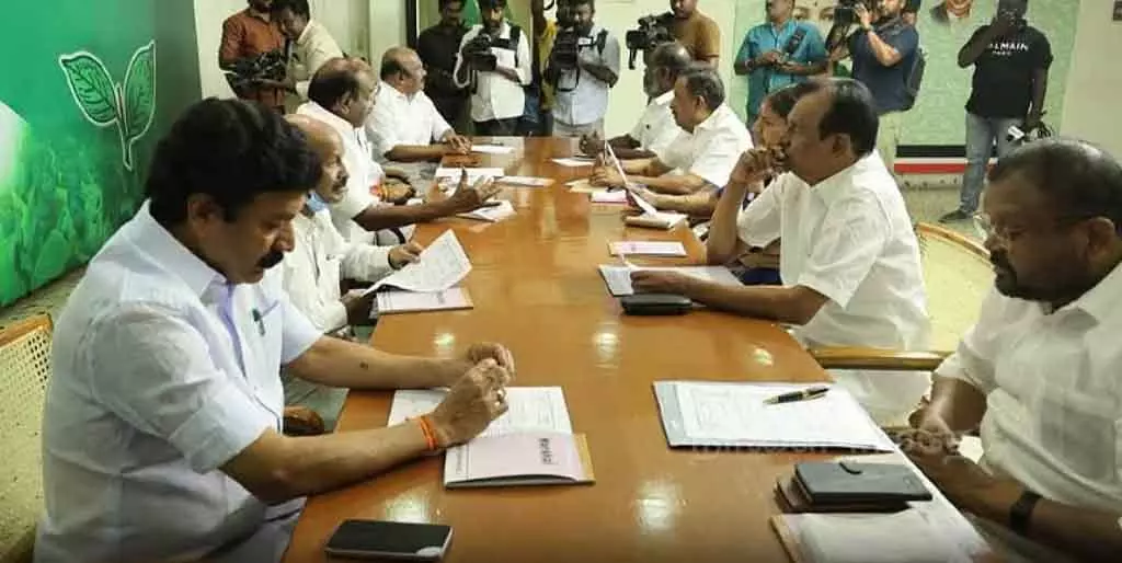 AIADMK चुनाव घोषणापत्र तैयारी समिति की बैठक AIADMK चुनाव घोषणापत्र तैयारी समिति की बैठक