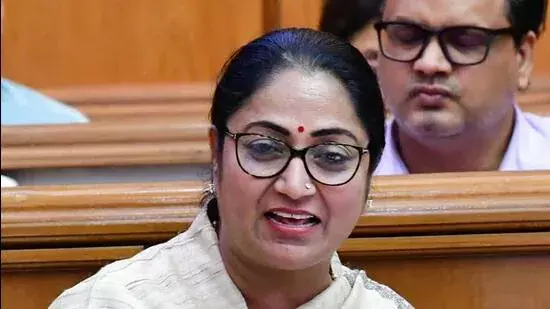 Delhi में प्राइवेट EV, BS-6 कारों को कैब के तौर पर चलाने की इजाज़त होगी : CM Gupta Delhi में प्राइवेट EV, BS-6 कारों को कैब के तौर पर चलाने की इजाज़त होगी : CM Gupta