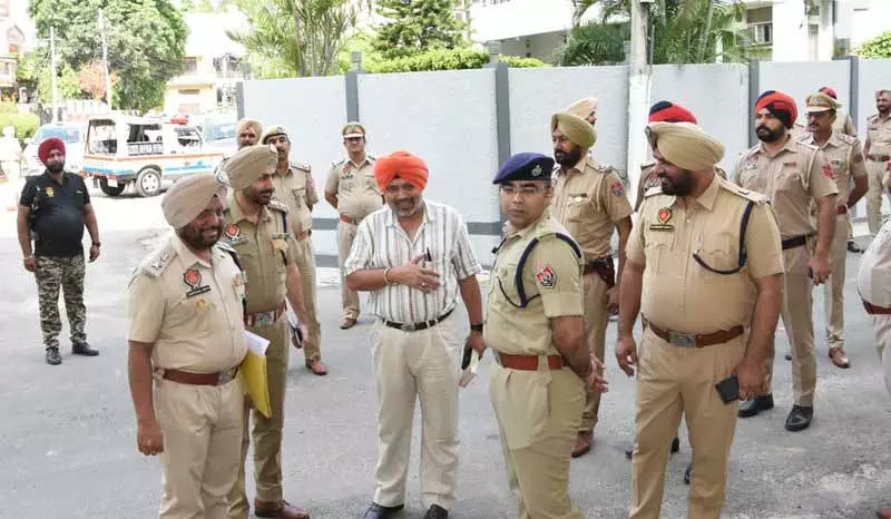 VIP सुरक्षा के लिए संसाधन खत्म होने से पुलिस कर्मियों की कमी और बढ़ गई VIP सुरक्षा के लिए संसाधन खत्म होने से पुलिस कर्मियों की कमी और बढ़ गई