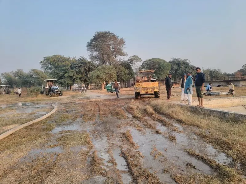 Panchayat और क्लब ने मिसाल कायम की, हिसार गांव में पानी की टंकियों की सफाई का खर्च उठाया Panchayat और क्लब ने मिसाल कायम की, हिसार गांव में पानी की टंकियों की सफाई का खर्च उठाया