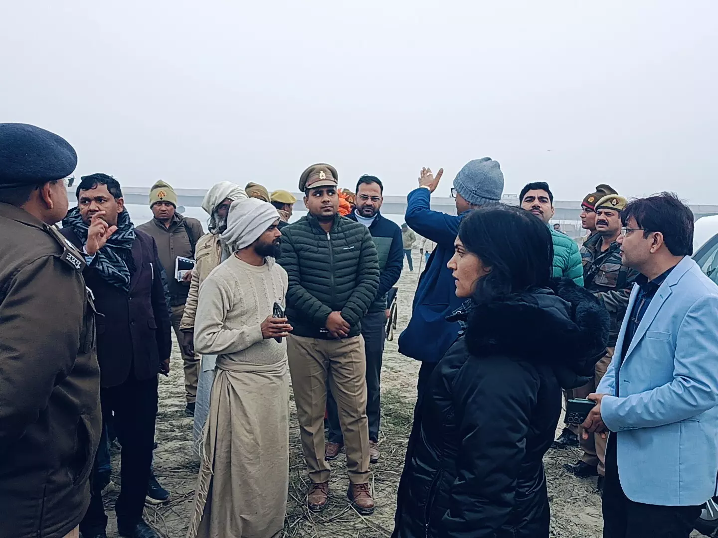 Farrukhabad: सफल मेला आयोजन के लिए अधिकारियों ने लिया जायजा Farrukhabad: सफल मेला आयोजन के लिए अधिकारियों ने लिया जायजा