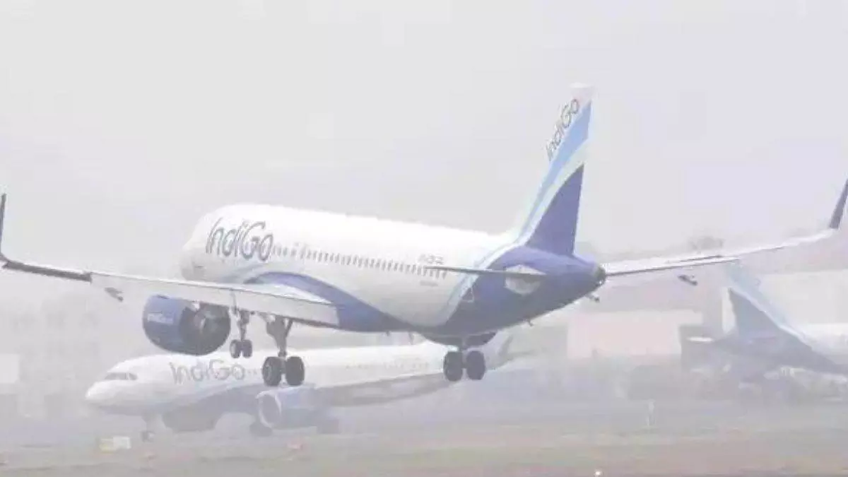 Lucknow: लखनऊ में उड़ानों में देरी और रूट परिवर्तन Lucknow: लखनऊ में उड़ानों में देरी और रूट परिवर्तन