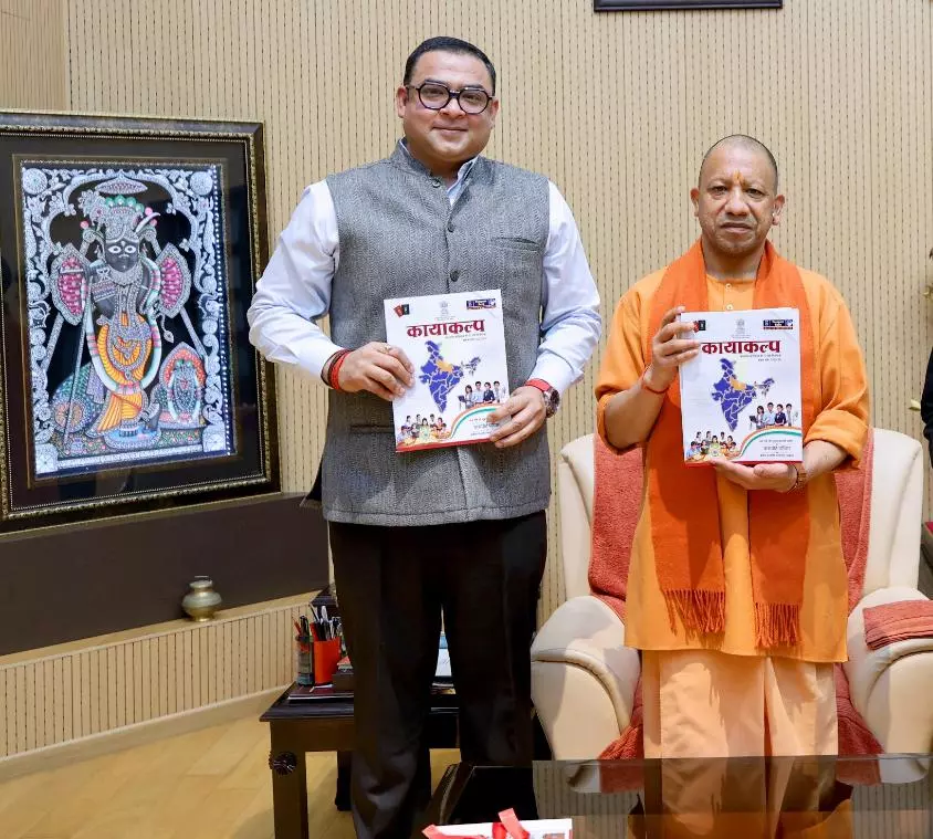 Lucknow: मुख्यमंत्री योगी से पासपोर्ट अधिकारी की औपचारिक मुलाकात Lucknow: मुख्यमंत्री योगी से पासपोर्ट अधिकारी की औपचारिक मुलाकात
