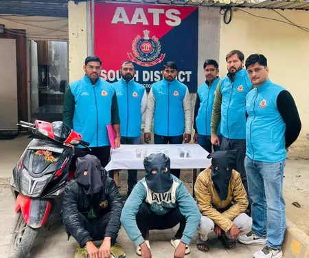 वरिष्ठ नागरिक के घर से करोड़ों की चोरी, तीन गिरफ्तार वरिष्ठ नागरिक के घर से करोड़ों की चोरी, तीन गिरफ्तार