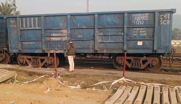 Sundargarh में मालगाड़ी के दो डिब्बे पटरी से उतरे Sundargarh में मालगाड़ी के दो डिब्बे पटरी से उतरे