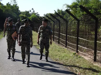 Tripura में भारत-बांग्लादेश बॉर्डर पर बढ़ाई गई निगरानी Tripura में भारत-बांग्लादेश बॉर्डर पर बढ़ाई गई निगरानी