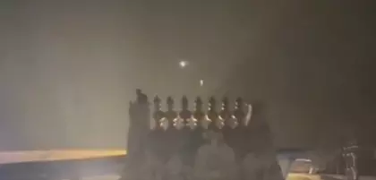 Tirupati मंदिर में हंगामा, गोपुरम पर चढ़ा नशे में धुत युवक Tirupati मंदिर में हंगामा, गोपुरम पर चढ़ा नशे में धुत युवक