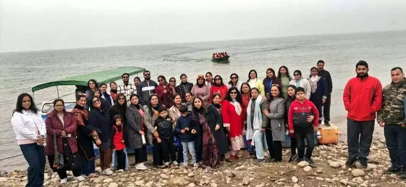 Himachal: टूरिस्ट ने नए साल के जश्न के लिए पोंग झील को चुना Himachal: टूरिस्ट ने नए साल के जश्न के लिए पोंग झील को चुना